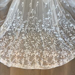 NWOT White Open Back Wedding Dress Size Medium/6-8